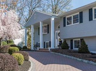 19 Moraine Rd, Edison, NJ 08820