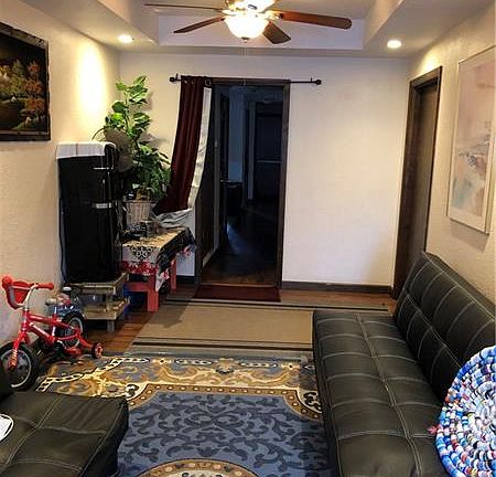 3rd image of 3021 Brownsville Rd