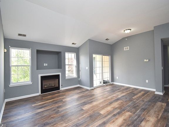 4th image of 84 Overlook Dr