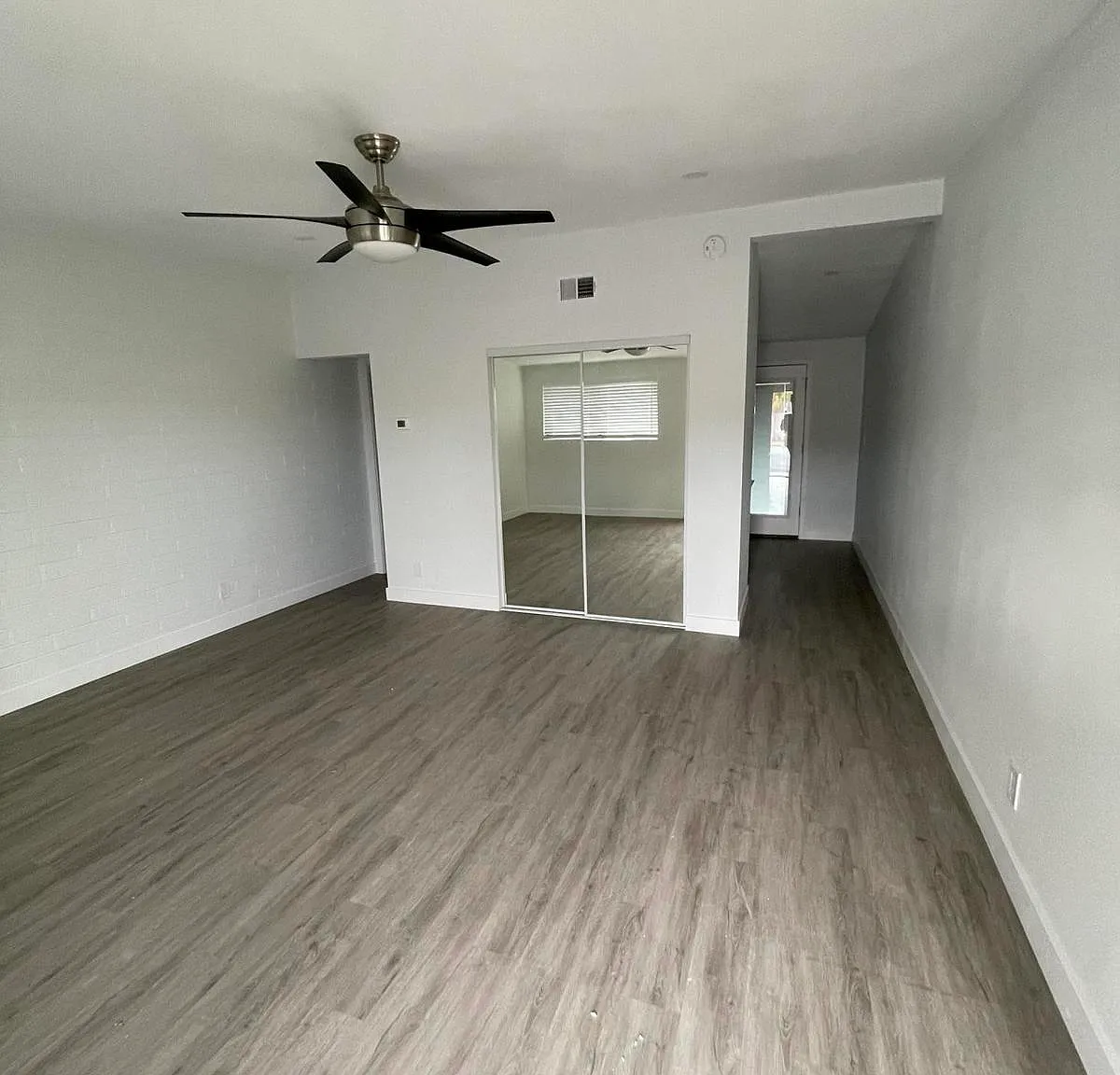1605 E Montebello Ave — Photo 3