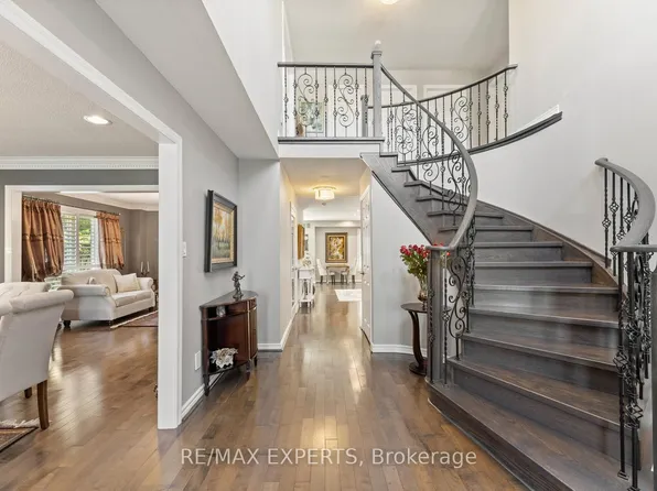 286 Kirby Cres, Newmarket, ON L3X 1H4