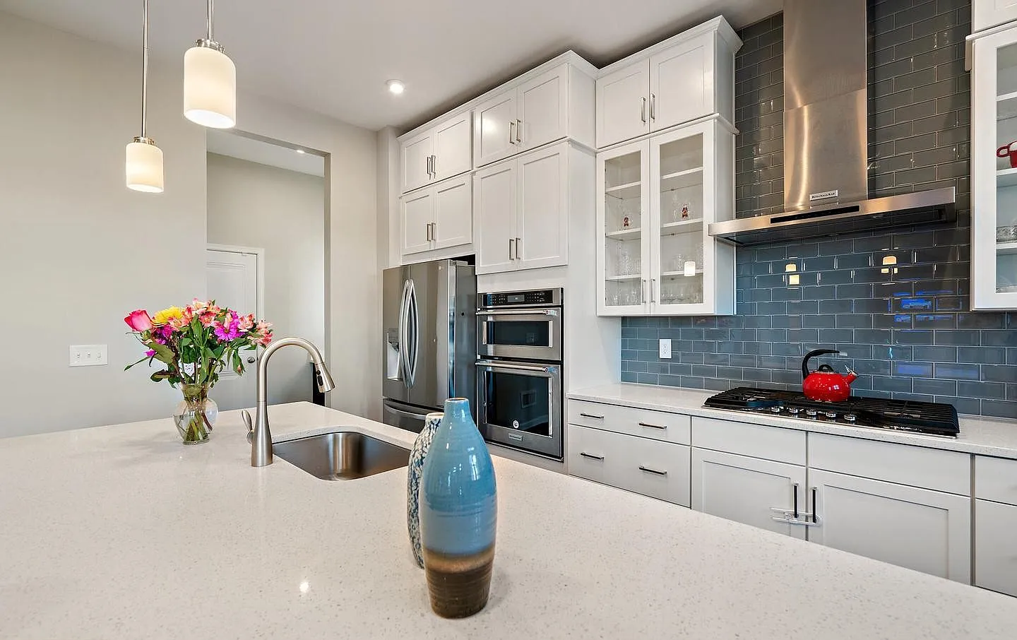 5 bed, 4.5 bath, 4896 sqft, $5,500 — Photo 4