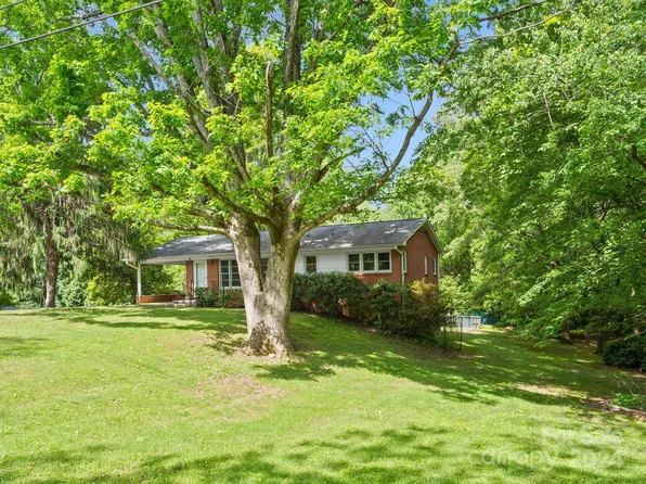 12 Mulberry Dr, Arden, NC 28704