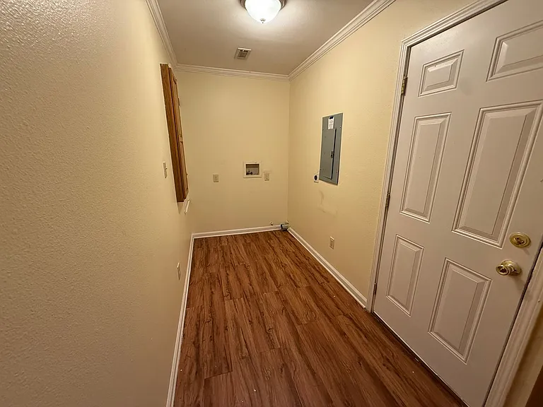 3913 Hobbs Dr — Photo 6