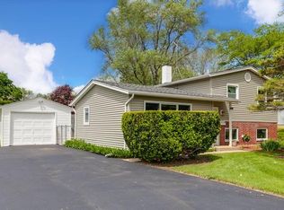 18370 W Woodland Ter, Gurnee, IL 60031