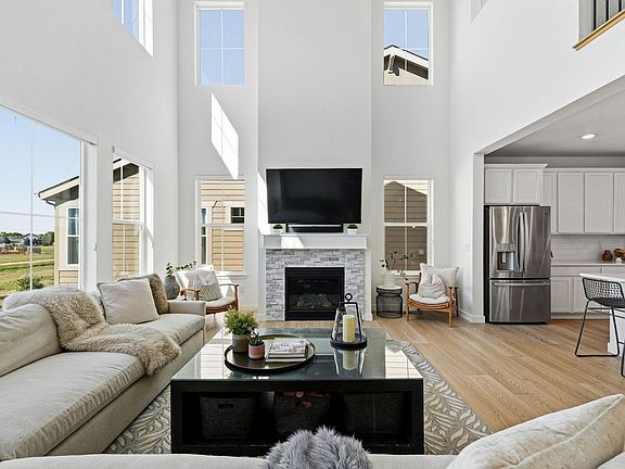 2nd image of 941 Wildrose Pl