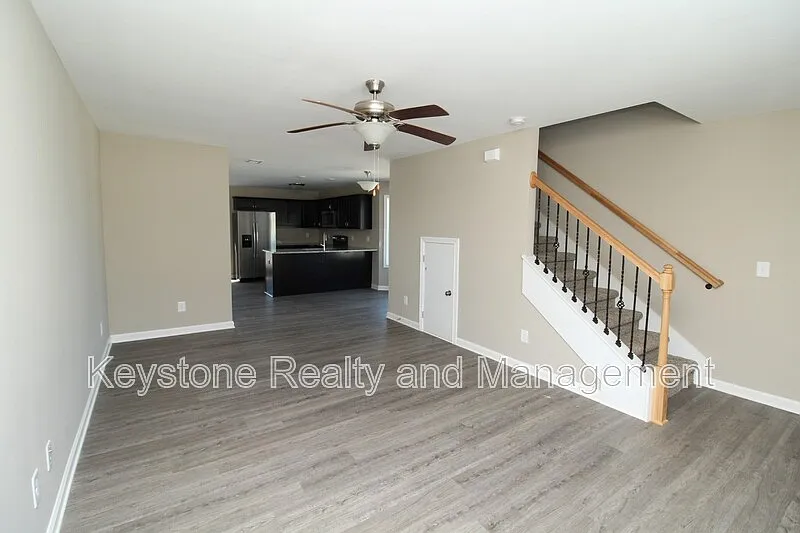 2 bed, 2.5 bath, 1300 sqft, $1,325 — Photo 2