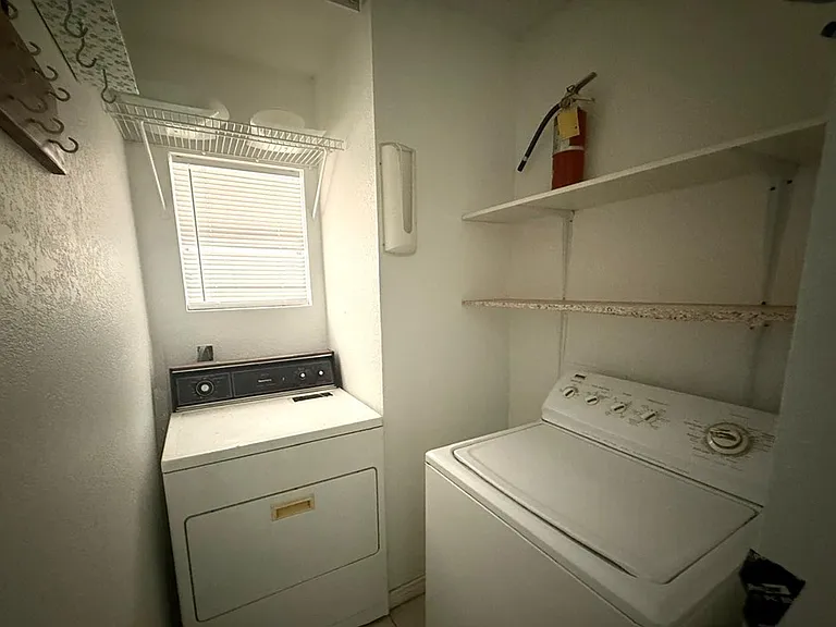 583 N Monroe St — Photo 12