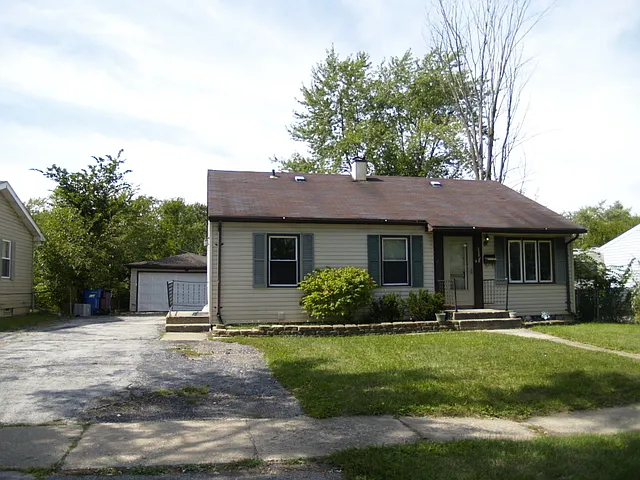 22222 Yates Ave photo 1