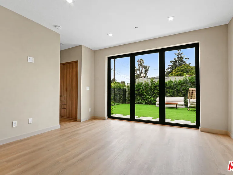2225 Walnut Ave — Photo 24