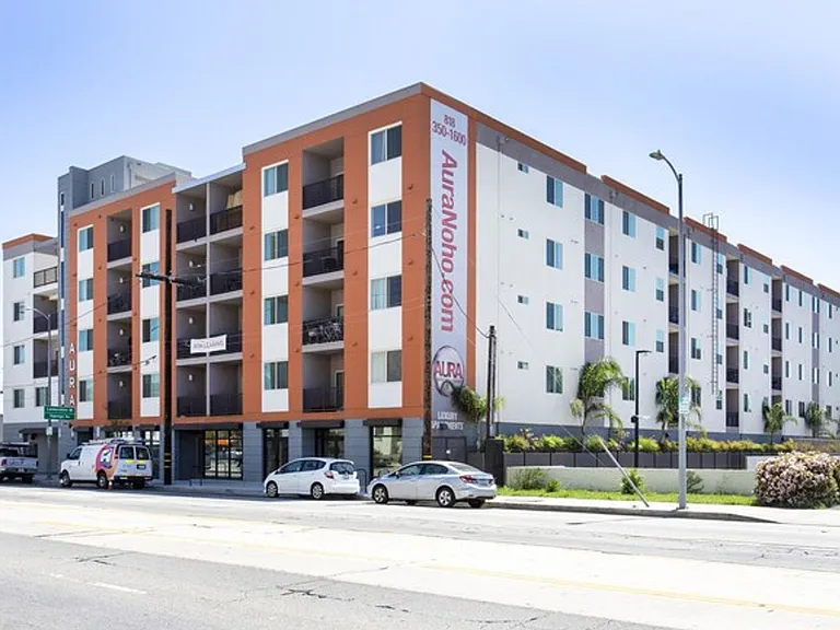 Aura NoHo Luxury Apartments — Photo 31
