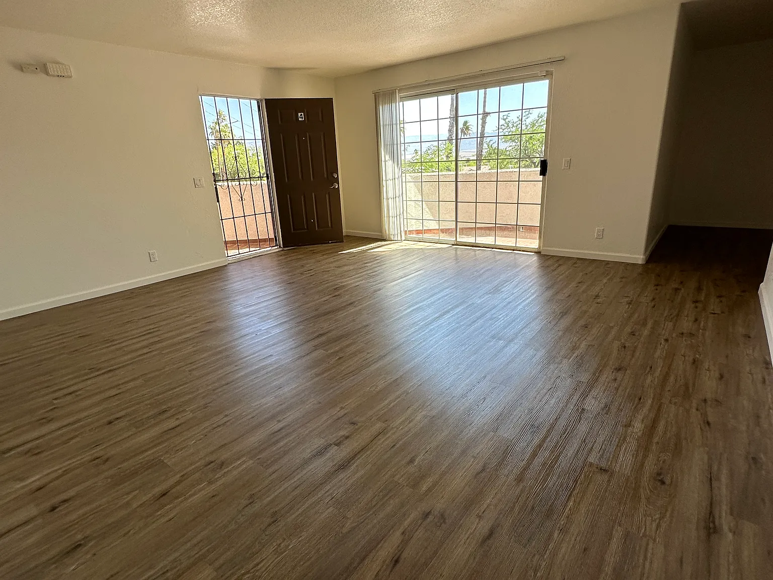 2 bed, 1100 sqft, $2,100 — Photo 4