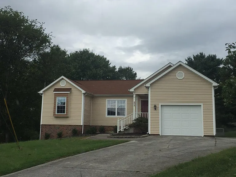602 Blackburn Dr — Photo 1