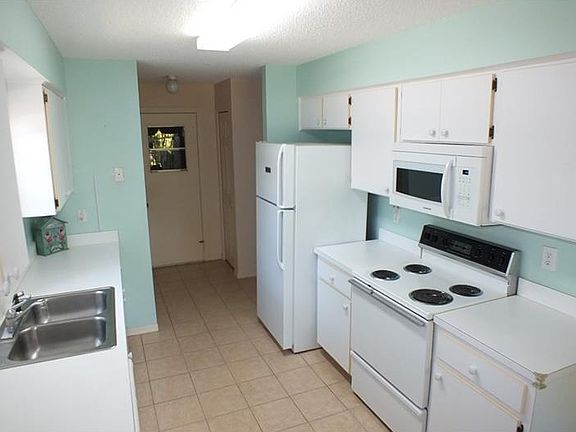 4th image of 1701 Magnolia Landings Ct