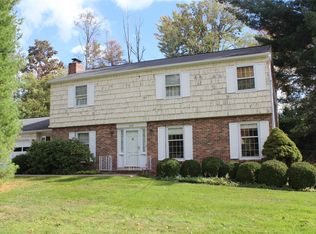 305 Manchester Rd, Vestal, NY 13850