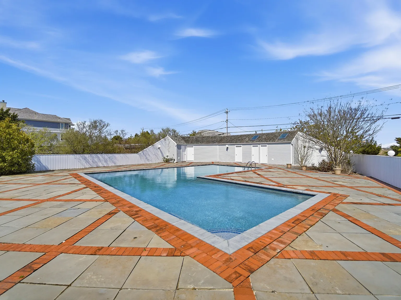 Updated Oceanfront Dune Rd Summer Escape with Pool & Cabana — Photo 4