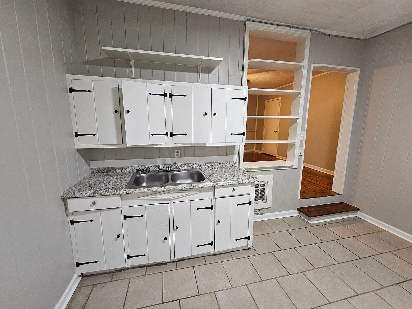 2 Bedroom 1 Bath Downstairs apartment in the heart of Maryville & available now! — Photo 2