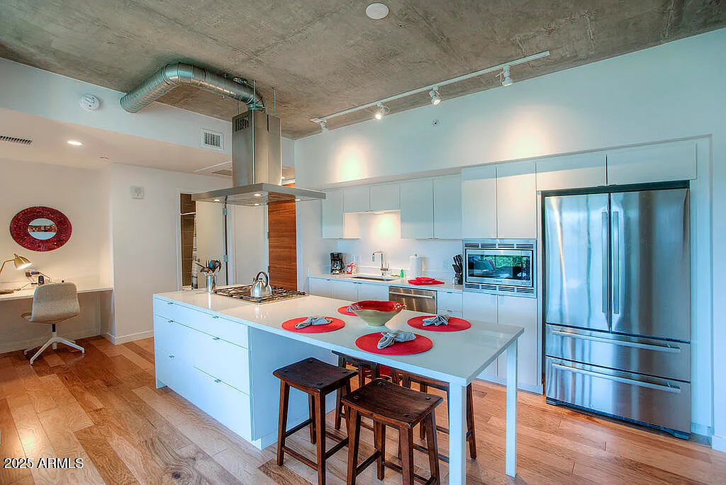 1 bed, 1.0 bath, 745 sqft, $3,200 — Photo 4