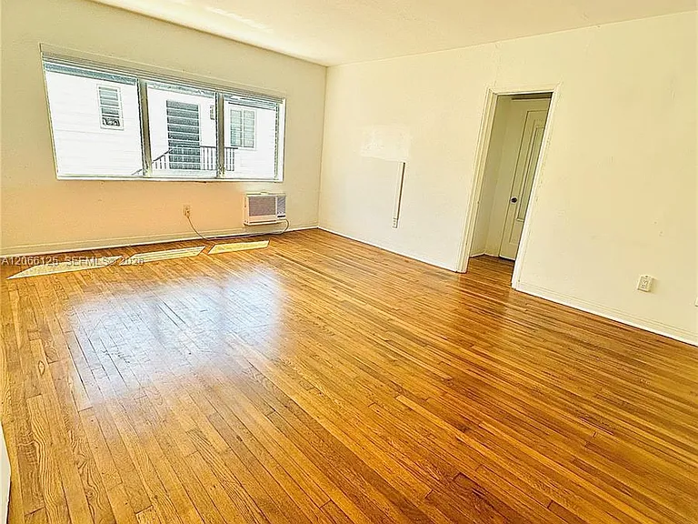 821 W 39th St #2 — Photo 9