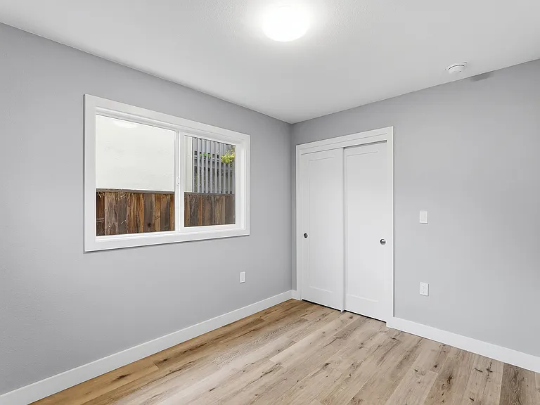 Alamo Park Apartments — Photo 11