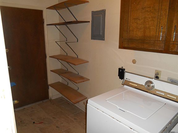 5th image of 708 Patricia Dr