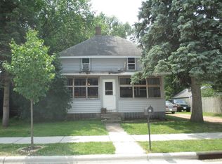 261 W Minnesota St, Le Center, MN 56057