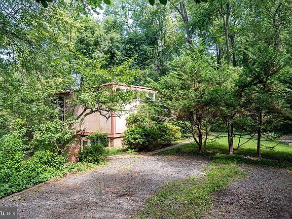 4th image of 7416 Rebecca Dr