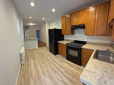 834 Woodlawn Ave — Photo 6