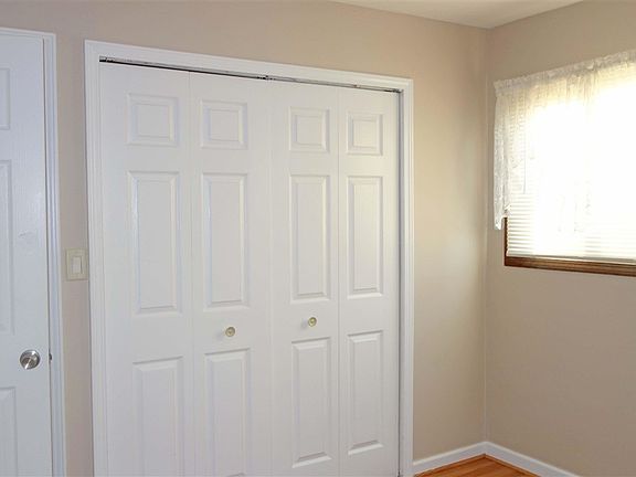 5th image of 12255 Stratford Dr