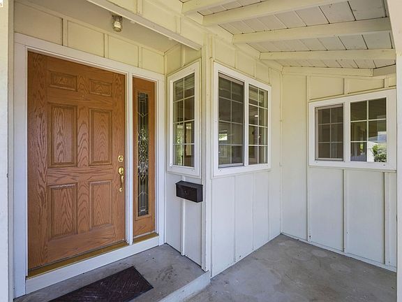 4th image of 442 Candleberry Rd