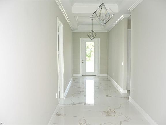 5th image of 875 47th Ave NE