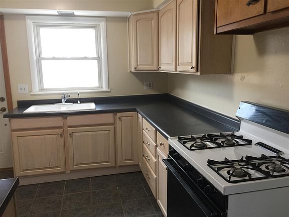 4th image of 2324 Pierce Ave