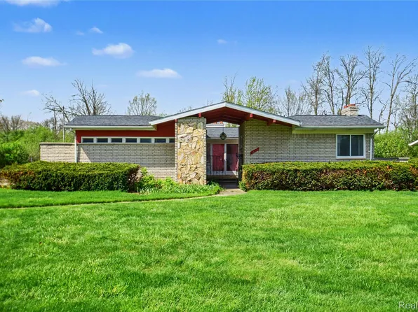 4400 Hedgethorn Cir, Burton, MI 48509