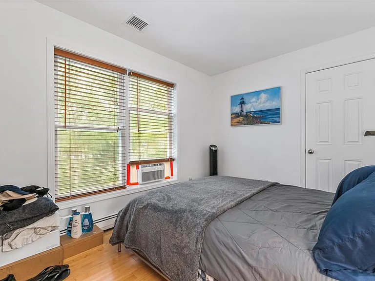 28 Bayview Ave — Photo 8