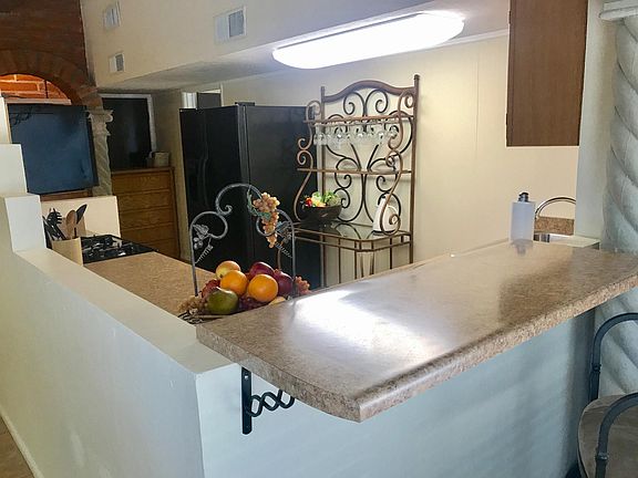 Breakfast Bar and Baker's Rack add Nice Touches and Function to the Home!