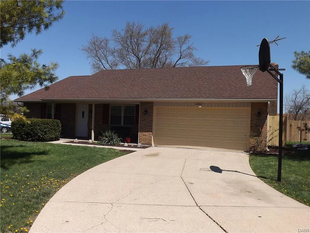 305 Tulip Ln photo 1