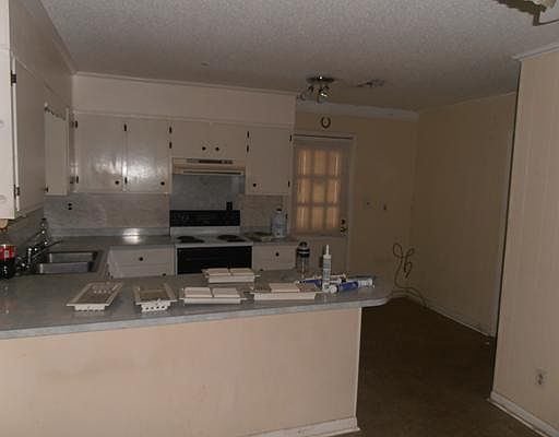 2nd image of 754 Oakleigh Ave