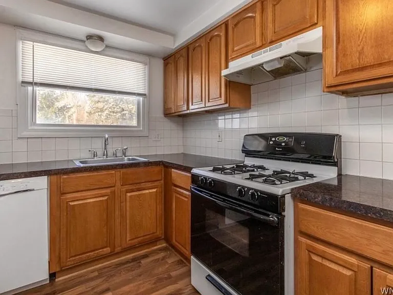 21 Fairgreen Dr — Photo 8