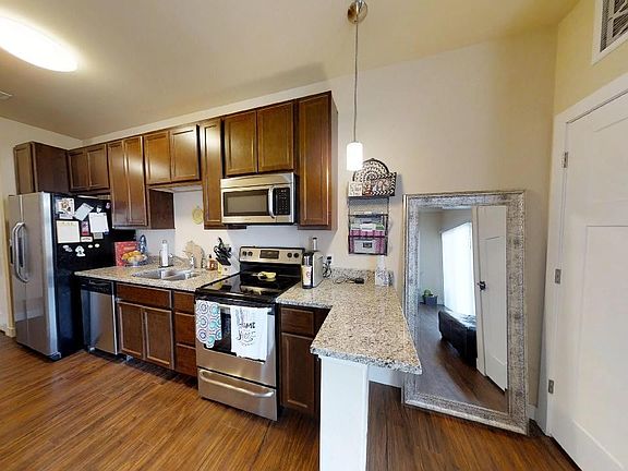 2nd image of 5020 Farwell St #206
