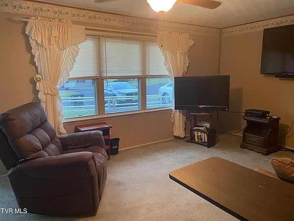 3rd image of 215 Homestead Dr