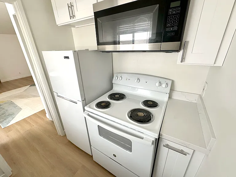2435 Haste St #7-A — Photo 3