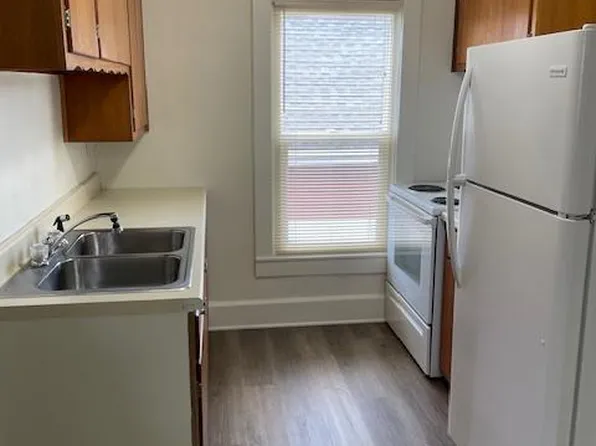 2062 1/2 Erie St, Racine, WI 53402