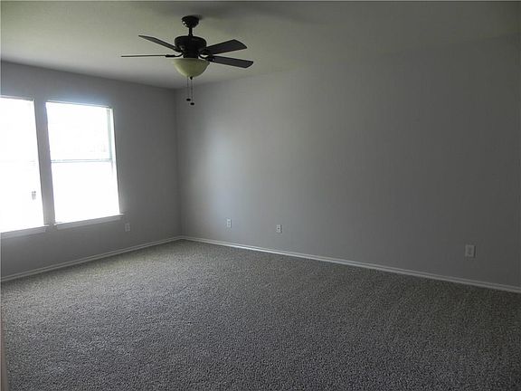 4th image of 2601 Hidden Valley Dr