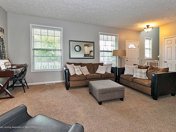 5th image of 476 E Buteo Dr