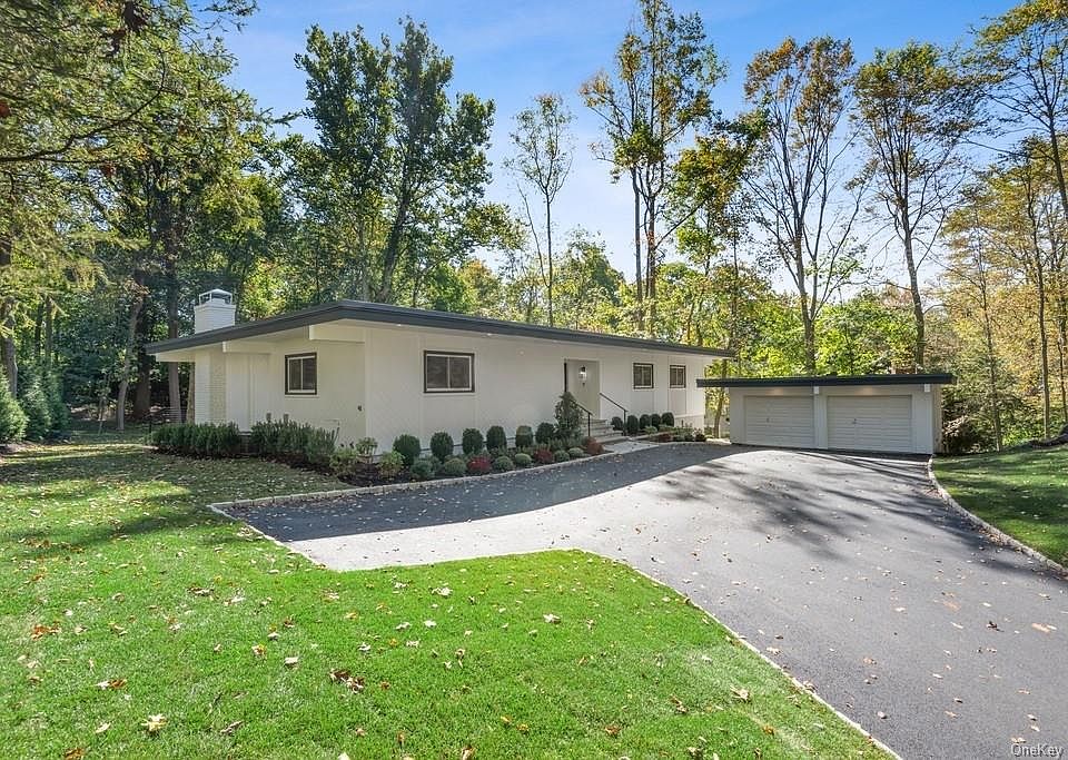 1st image of 147 Hillair Cir
