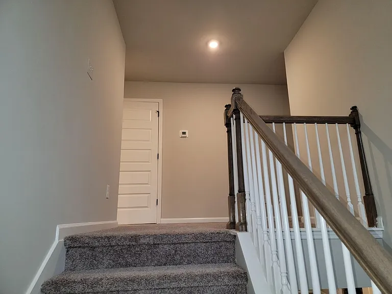 275 Southridge Dr — Photo 28