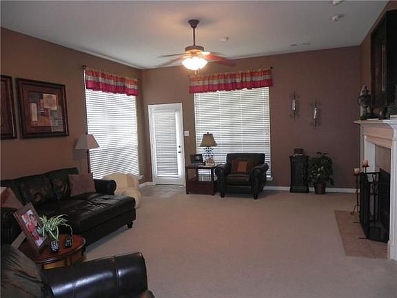 4th image of 6012 Holly Crest Ln