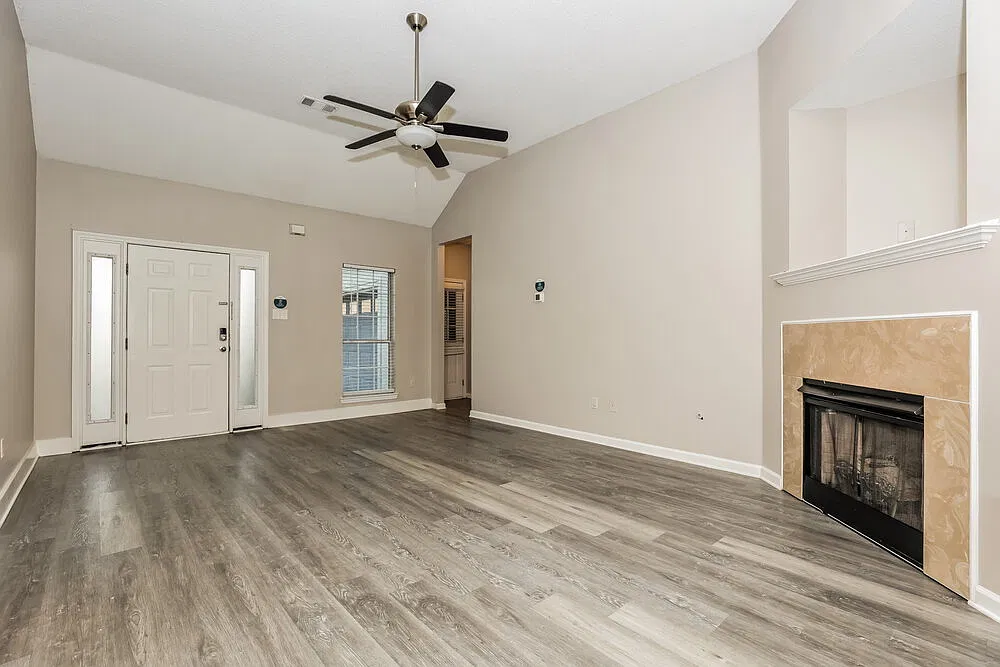 3 bed, 2.0 bath, 1336 sqft, $1,760 — Photo 4