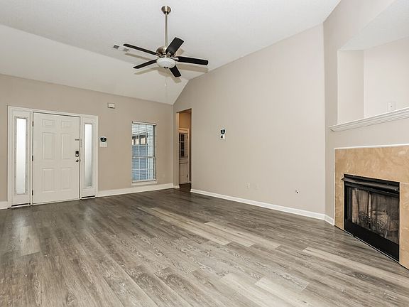 4th image of 75 Susanne Dr
