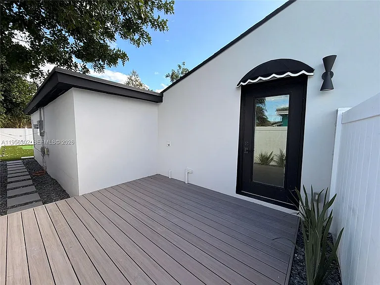 1532 N Andrews Ave — Photo 5